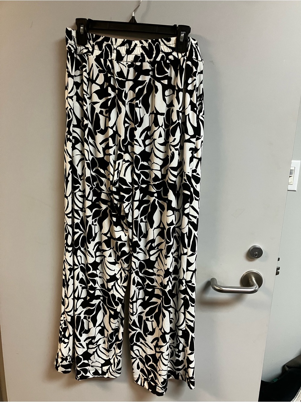 Black & White Leaf-Print Wide Leg Pants